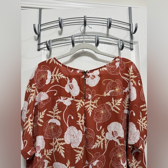 Maurice’s Short Sleeve Blouse Color Rust w/ white poppy flowers women’s XXL EUC - Picture 4 of 16